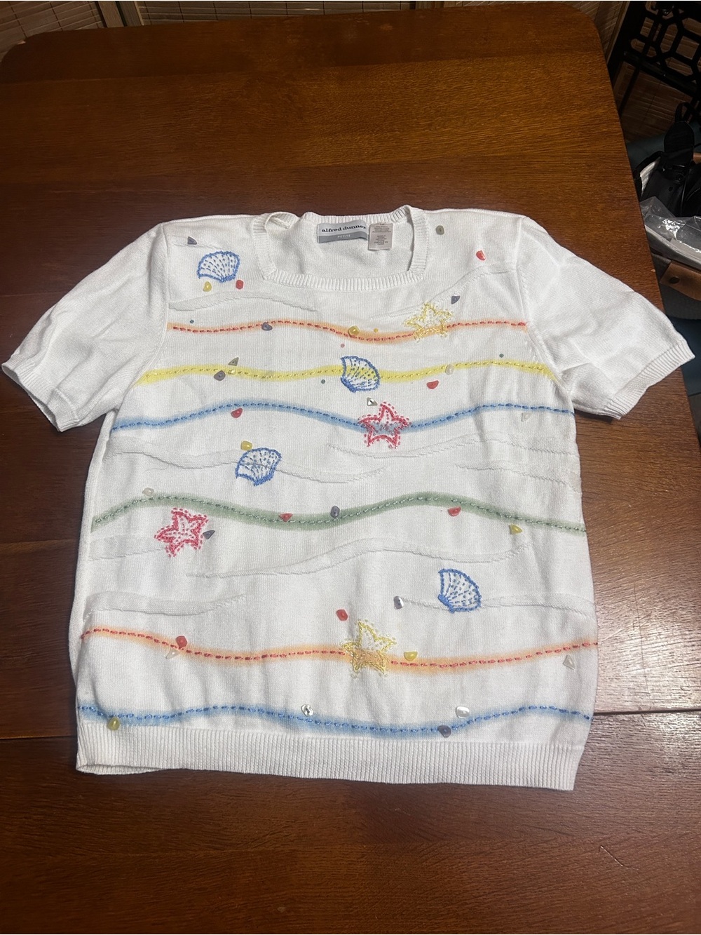 Vintage petite medium women’s Short-Sleeve Embroidered Seashell Sweater Top